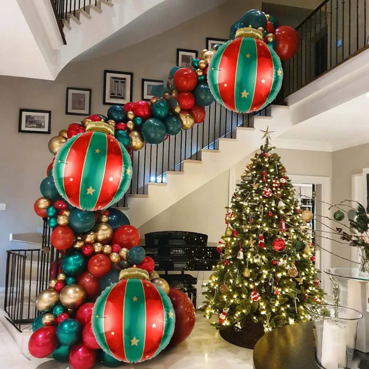 Christmas decoration balloons, Christmas hanging balloons, aluminum foil balloons, Christmas themed New Year decoration balloons
